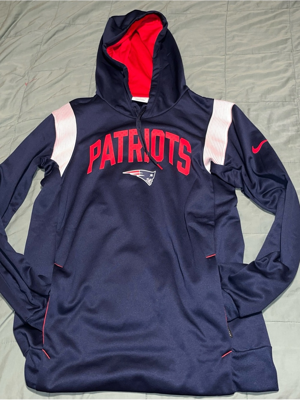 Nike Therma-Fit NFL Patriots Navy and Red Pullover Hoodie size small